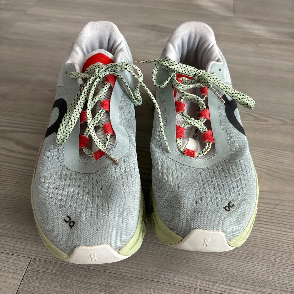 ON cloud woman’s sneakers